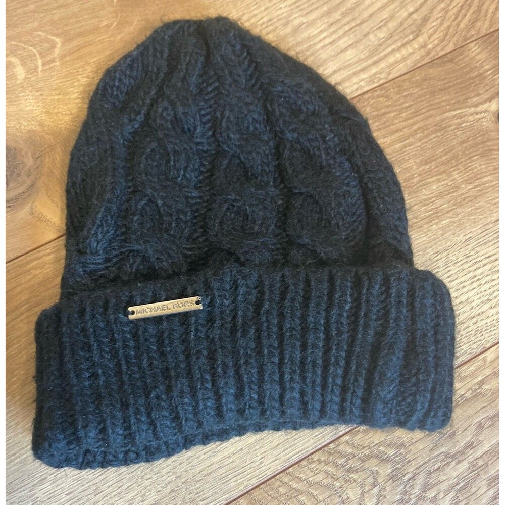 michael kors Womens Black Knit Beanie Hat Winter Cozy Classic Silver Charm